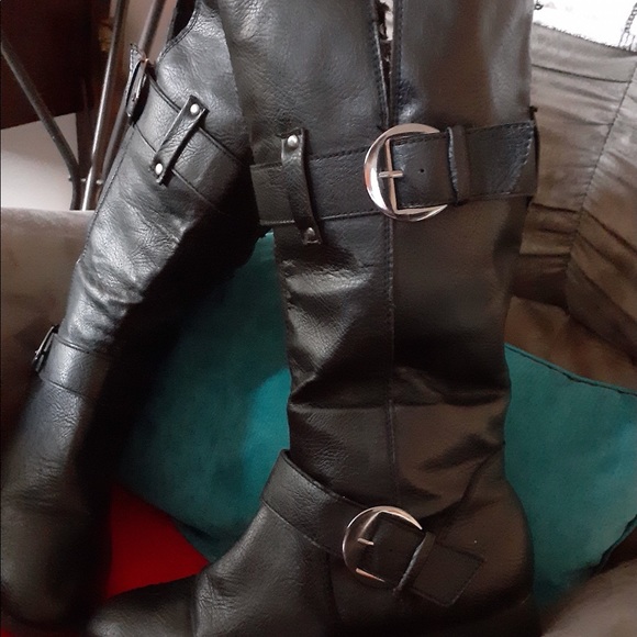 Boots - Picture 4 of 14